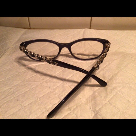CHANEL EYEGLASS FRAMES with hard case and cloth - Picture 7 of 9